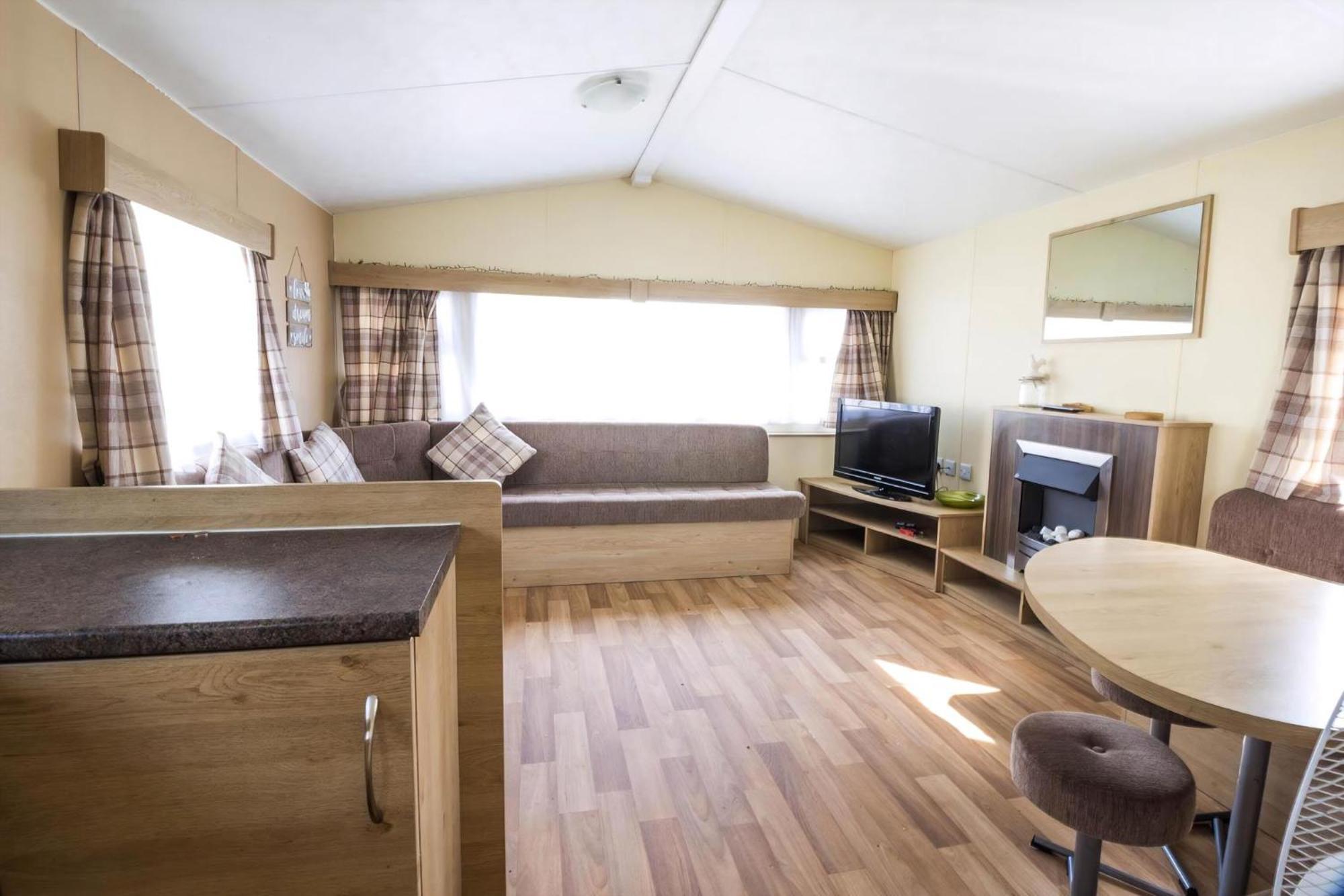 Superb 8 Berth Caravan Near Walton-On-The-Naze In Essex Ref 17175 外观 照片