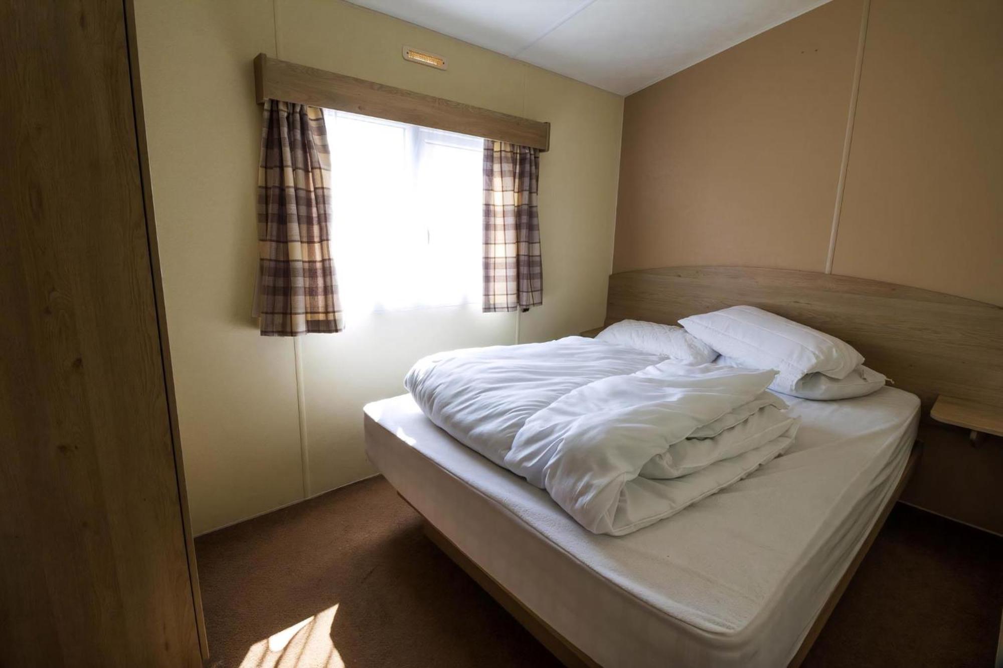 Superb 8 Berth Caravan Near Walton-On-The-Naze In Essex Ref 17175 外观 照片